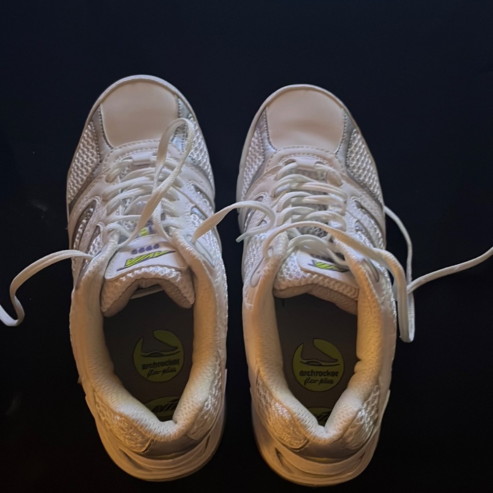 New Avia sneakers worn once